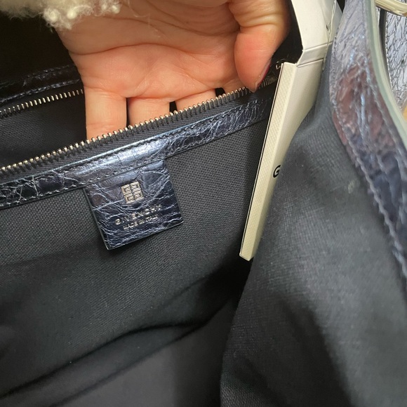 NWT Givenchy Voyou Medium Hobo - Picture 12 of 16